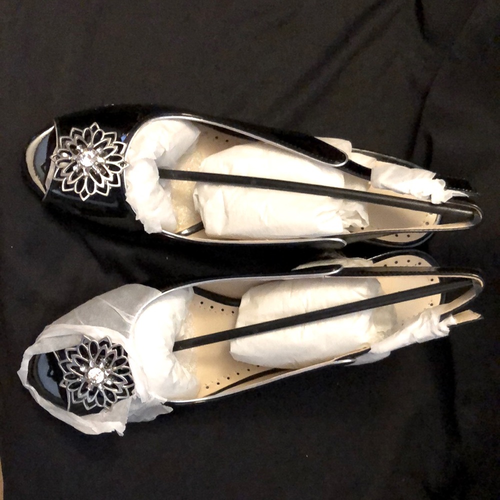 NIB Adrienne Vittadini 8.5 Marianna wedge